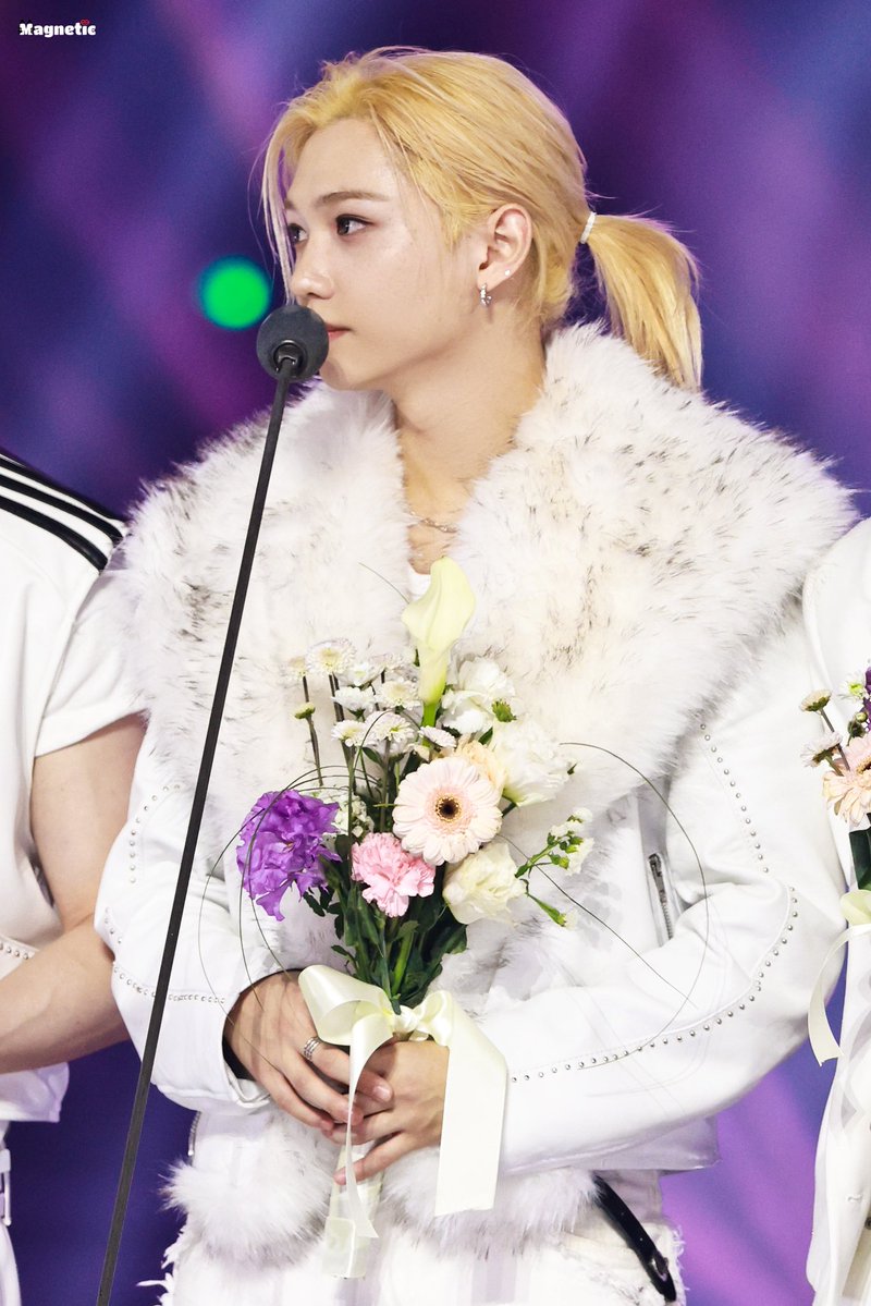 Magnetic tweet media