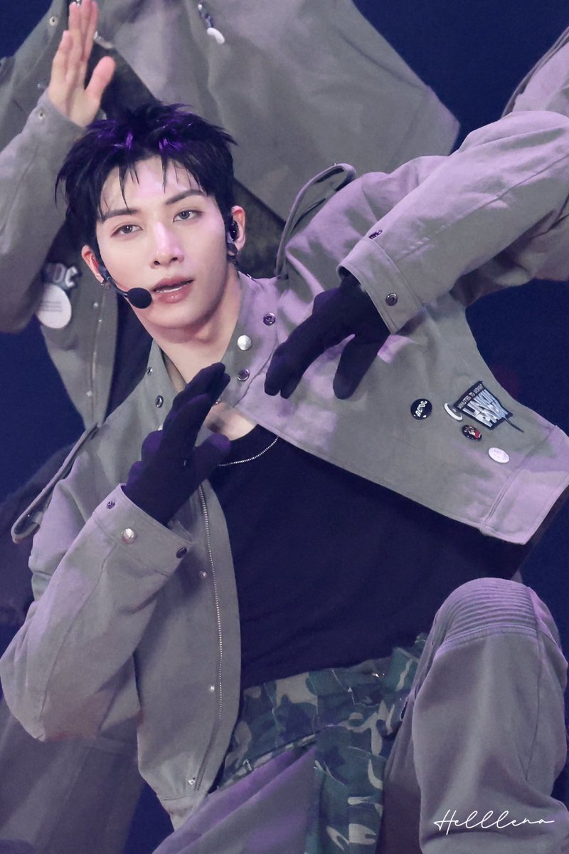 HelllenA_ tweet media