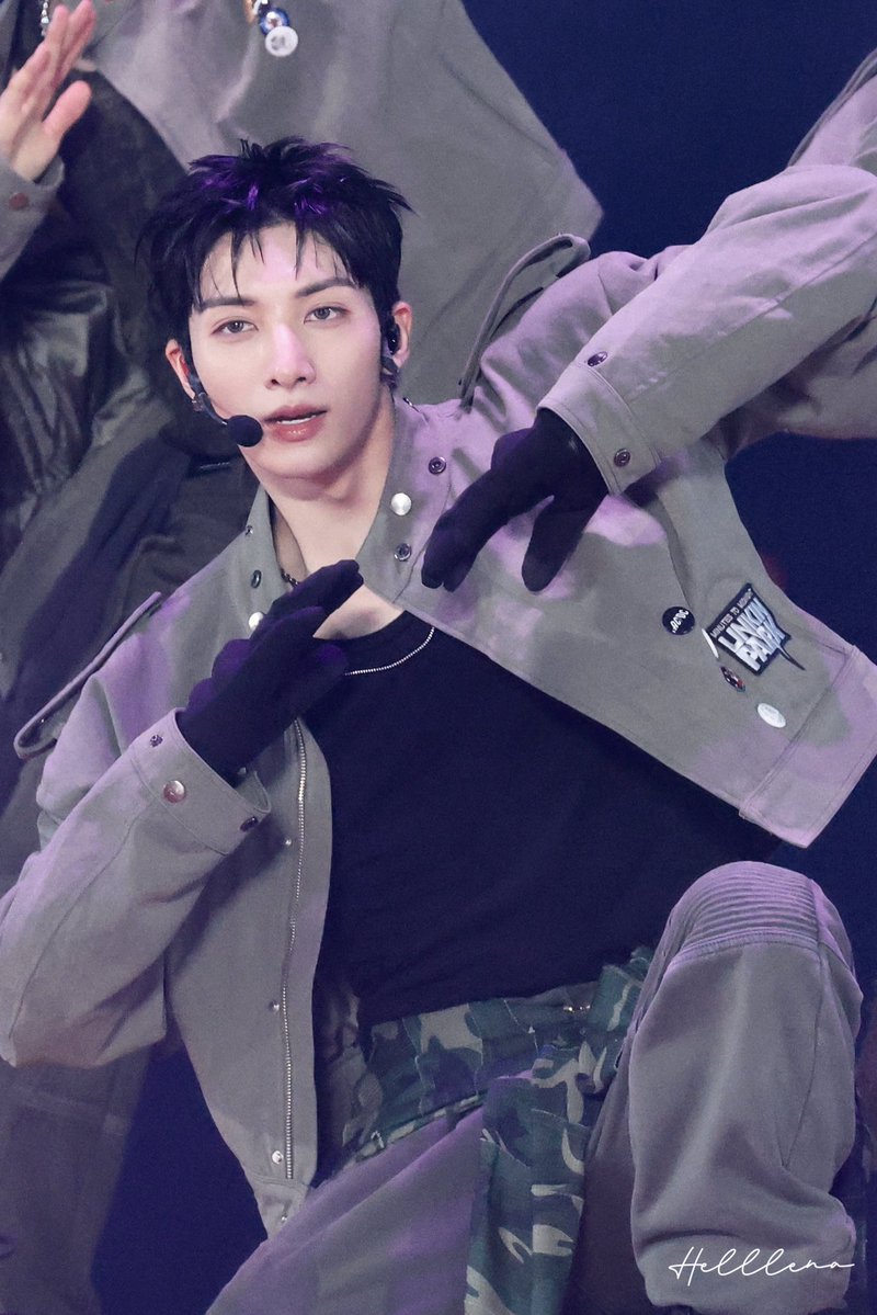 HelllenA_ tweet media