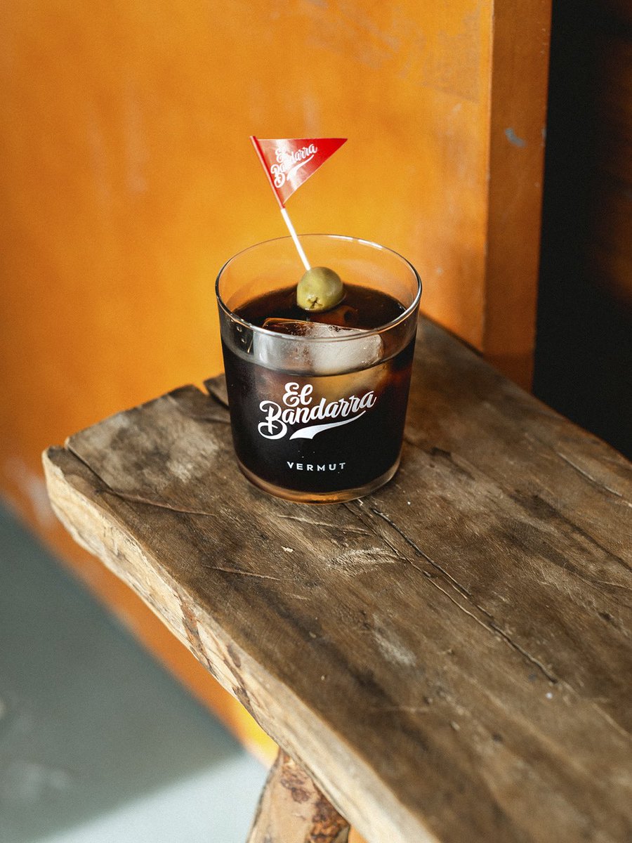 elbandarra's tweet photo. Tu cerebro cuando tienes que “ir al banco”. #elbandarra #aperitivo #vermut https://t.co/5inuXeKfO5
