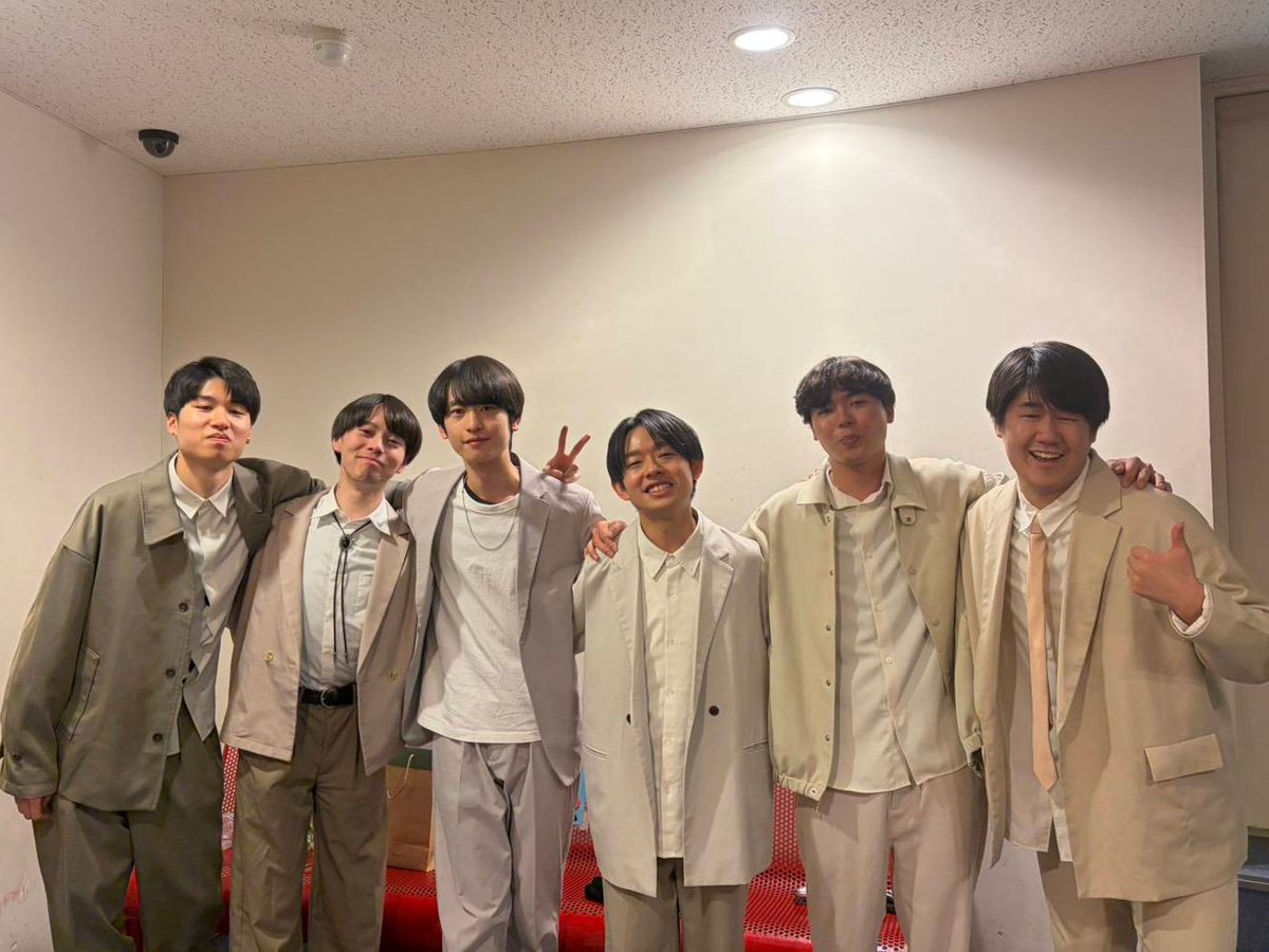 milanese_Kojima's tweet photo. ⬜⬜⬜
　　　　　　  【活動終了🥘】

先日のord.主催ライブをもちまして、ミラノ風
コジマの活動を終了しました！
4年間で出会えた方々、ここまで応援してくれた
皆さま、本当にありがとうございました🥘
またどこかでお会いしましょう！！

#ミラコジ 
　   　　　　　　　　　　　 　　　  ⬜⬜⬜ https://t.co/KyvJqFUU2D