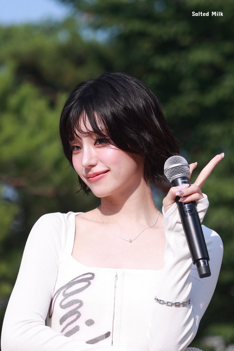 250614

#예지 #YEJI 
#있지 #ITZY
#만우절 #AprilFoolsDay