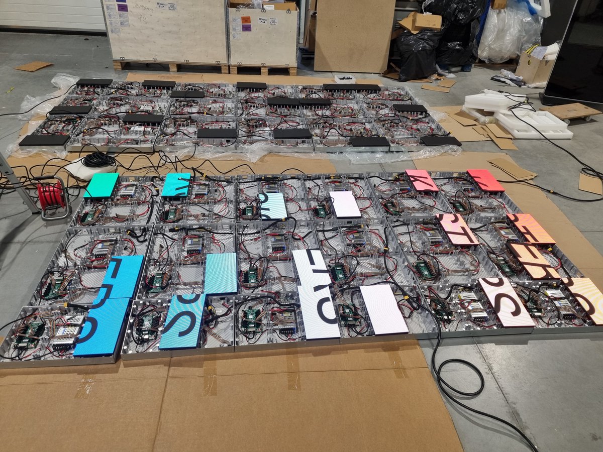 SlideshowPlay's tweet photo. SlideShow + NovaStar TB40/60 = No extra hardware needed. Just install and run your LED board!

Details: https://t.co/MsKjGpHmlD https://t.co/EujWlmg3HA