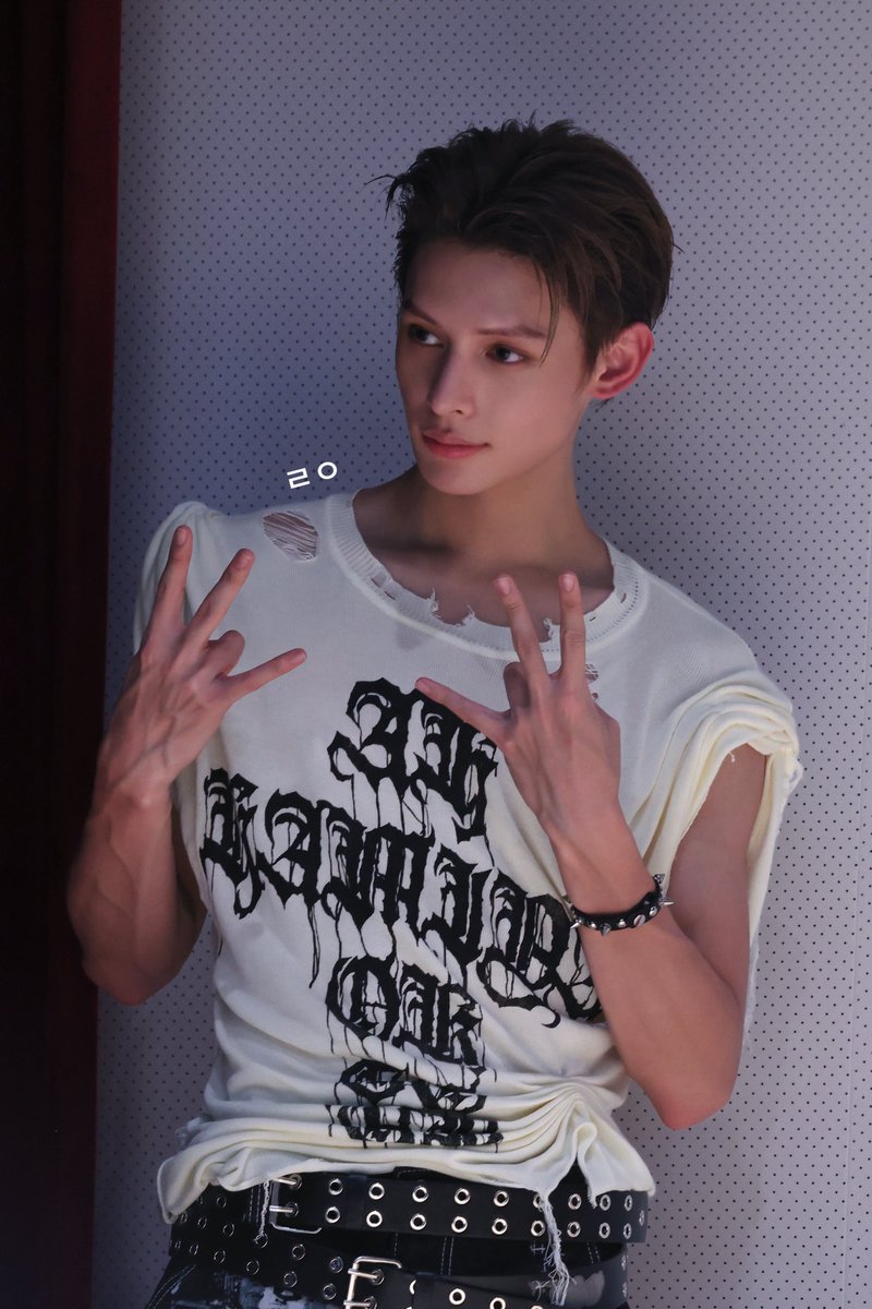 cook1e_dough's tweet photo. 05s

#제임스 #JAMES #赵雨凡 
#CORTIS #코르티스 #AprilFoolsDay https://t.co/mcTLiX6Hzg