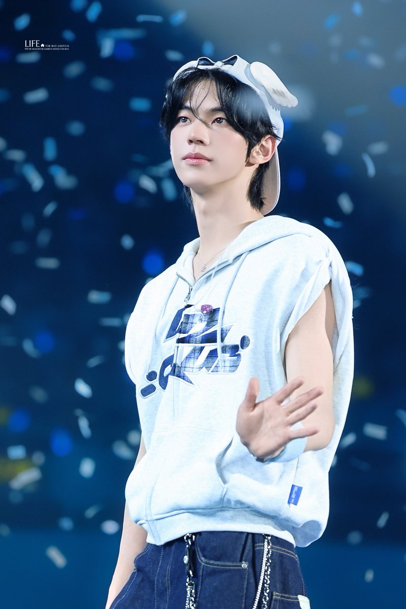 ๐๐๐๐ tweet media