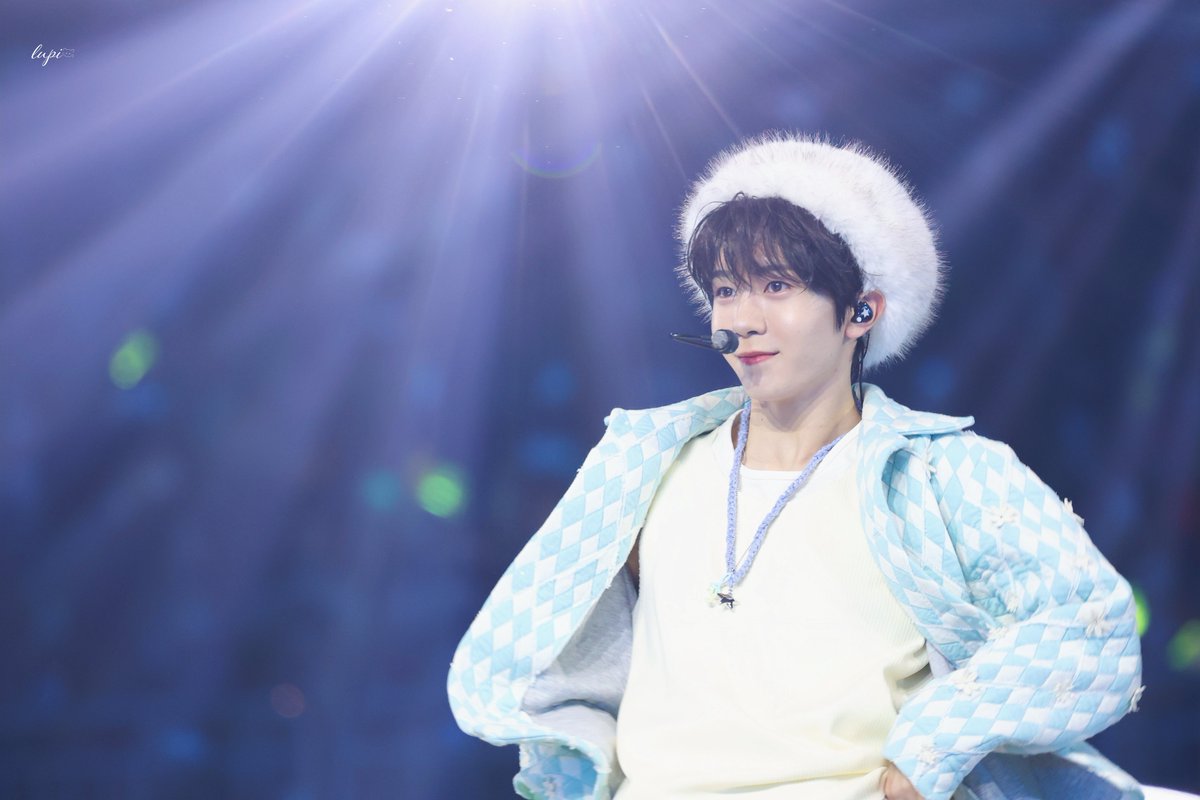 𝐿𝑢𝑝𝑖 tweet media