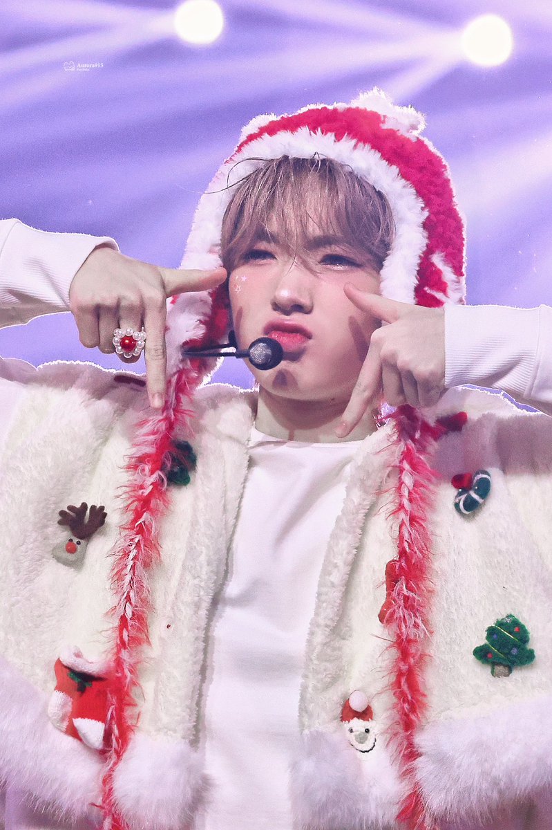 Aurora915 tweet media