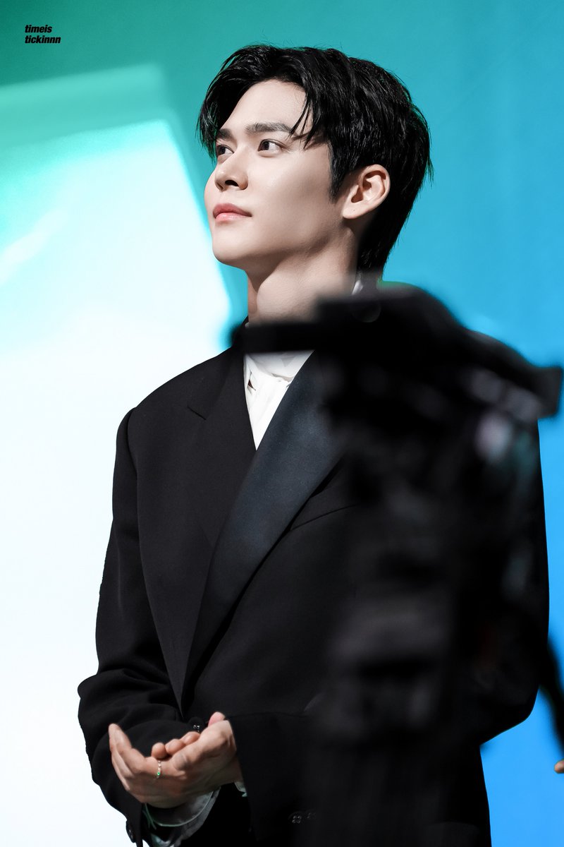 timeistickinnn tweet media