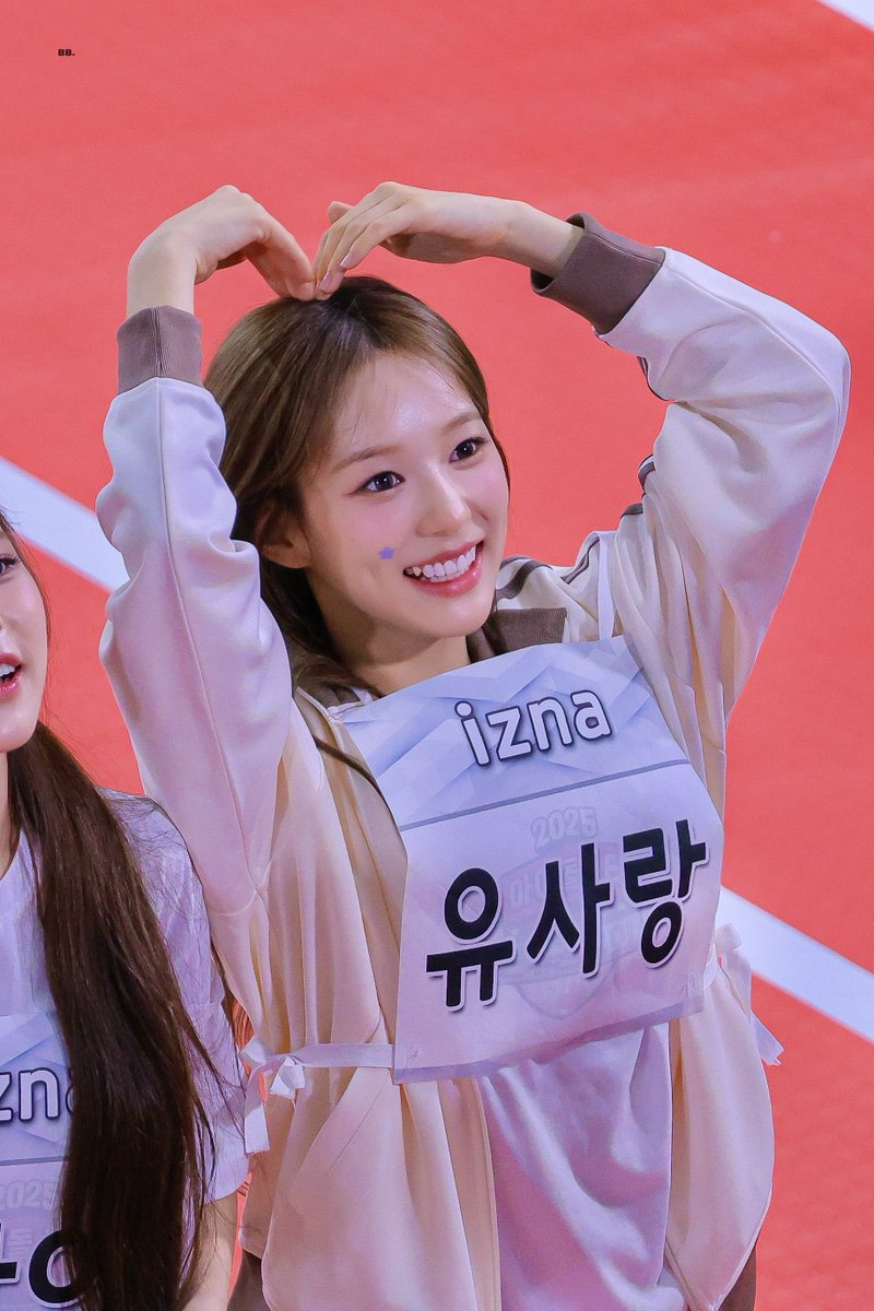 𝐁𝐁. tweet media