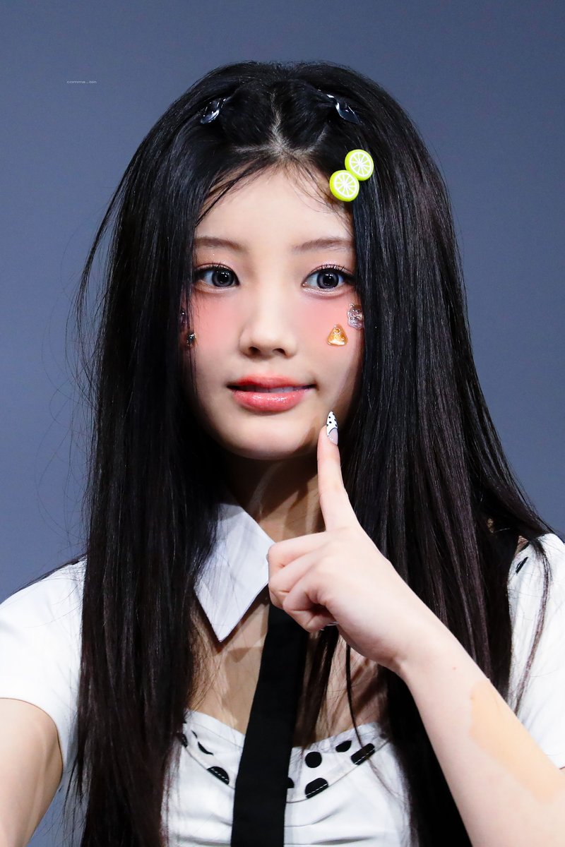 콤마 .. tweet media