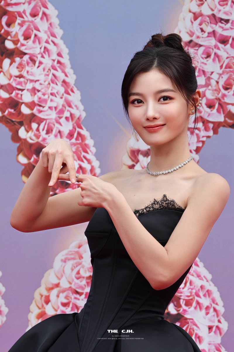 𝐭𝐡𝐞 𝐜𝐣𝐡. tweet media