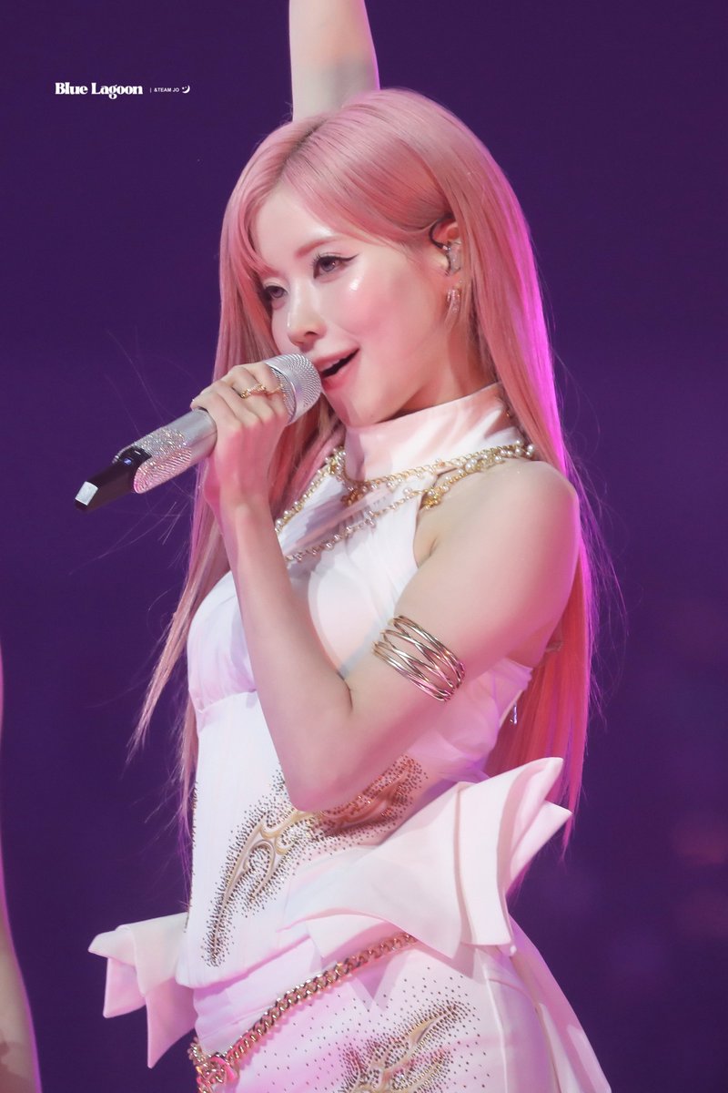 𝑩𝒍𝒖𝒆 𝑳𝒂𝒈𝒐𝒐𝒏 tweet media