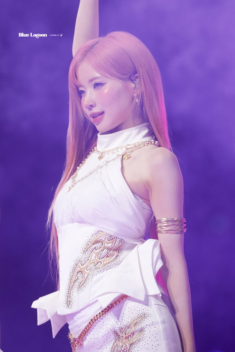 𝑩𝒍𝒖𝒆 𝑳𝒂𝒈𝒐𝒐𝒏 tweet media