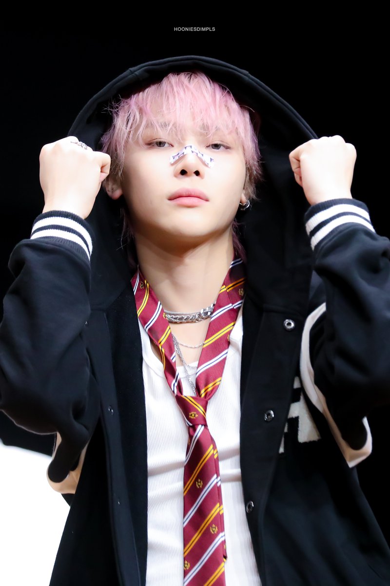 val ᡣ𐭩 tweet media