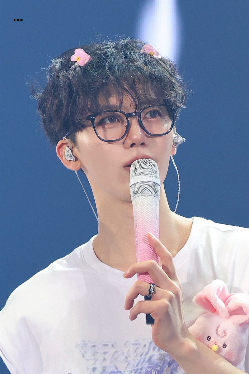 𝙃𝙄𝙓 tweet media