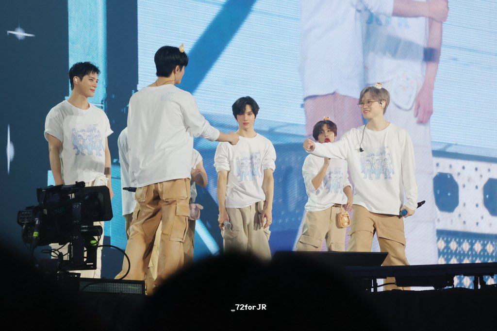 _72forJR tweet media