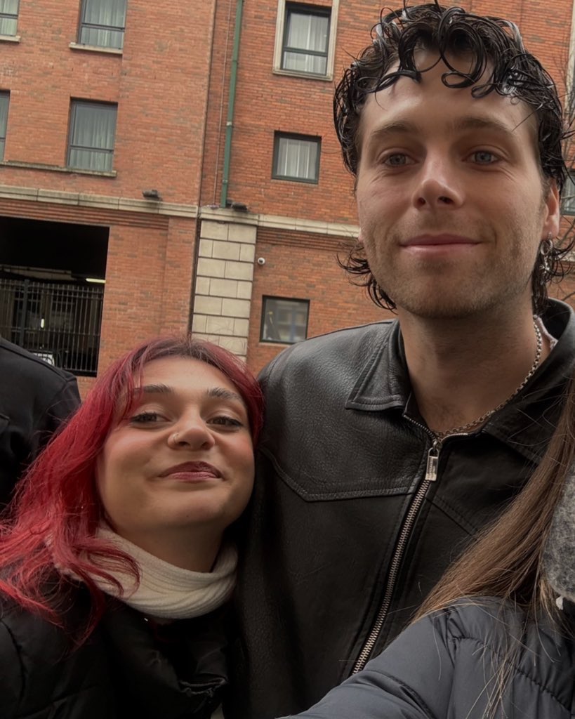 cesca on tour ⭐️ tweet media