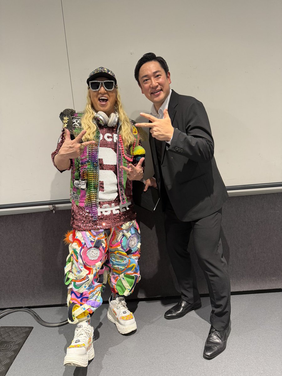 D J K O O tweet media