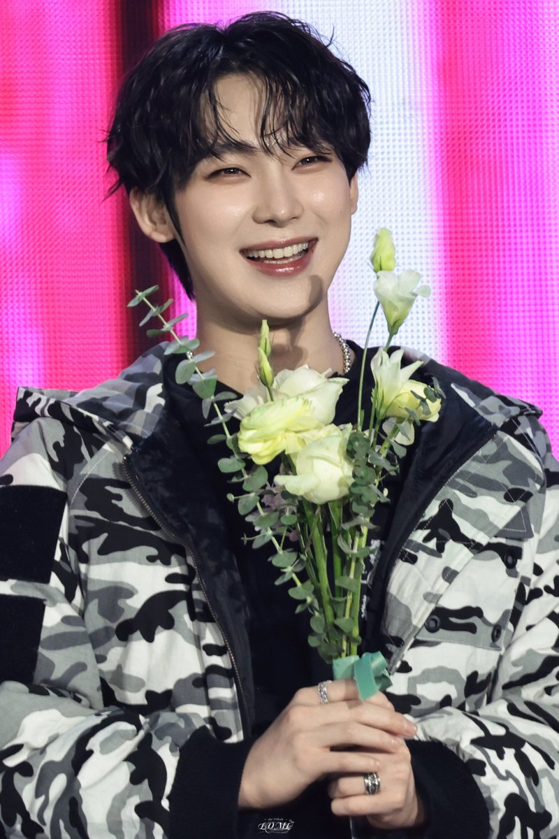 𝐿𝑂𝑀𝐿 tweet media