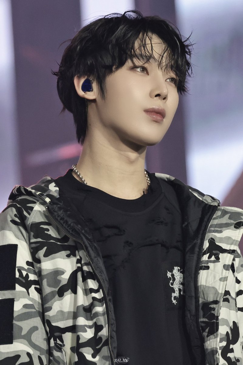 𝐿𝑂𝑀𝐿 tweet media