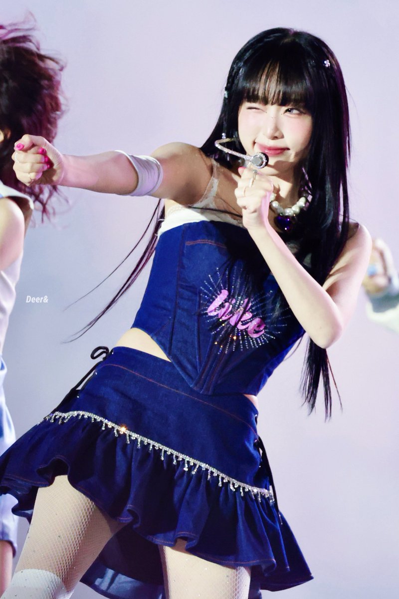 𝐃𝐞𝐞𝐫& tweet media