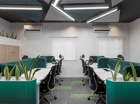 dhkdesigns_'s tweet image. Isnt this what a modern workspace should look like?

We left the traditional open office behind to craft a futuristic space that reflects the brand’s identity.

Bringing together geometric and natural elements to shape an environment built for focus and flow.

#workspace