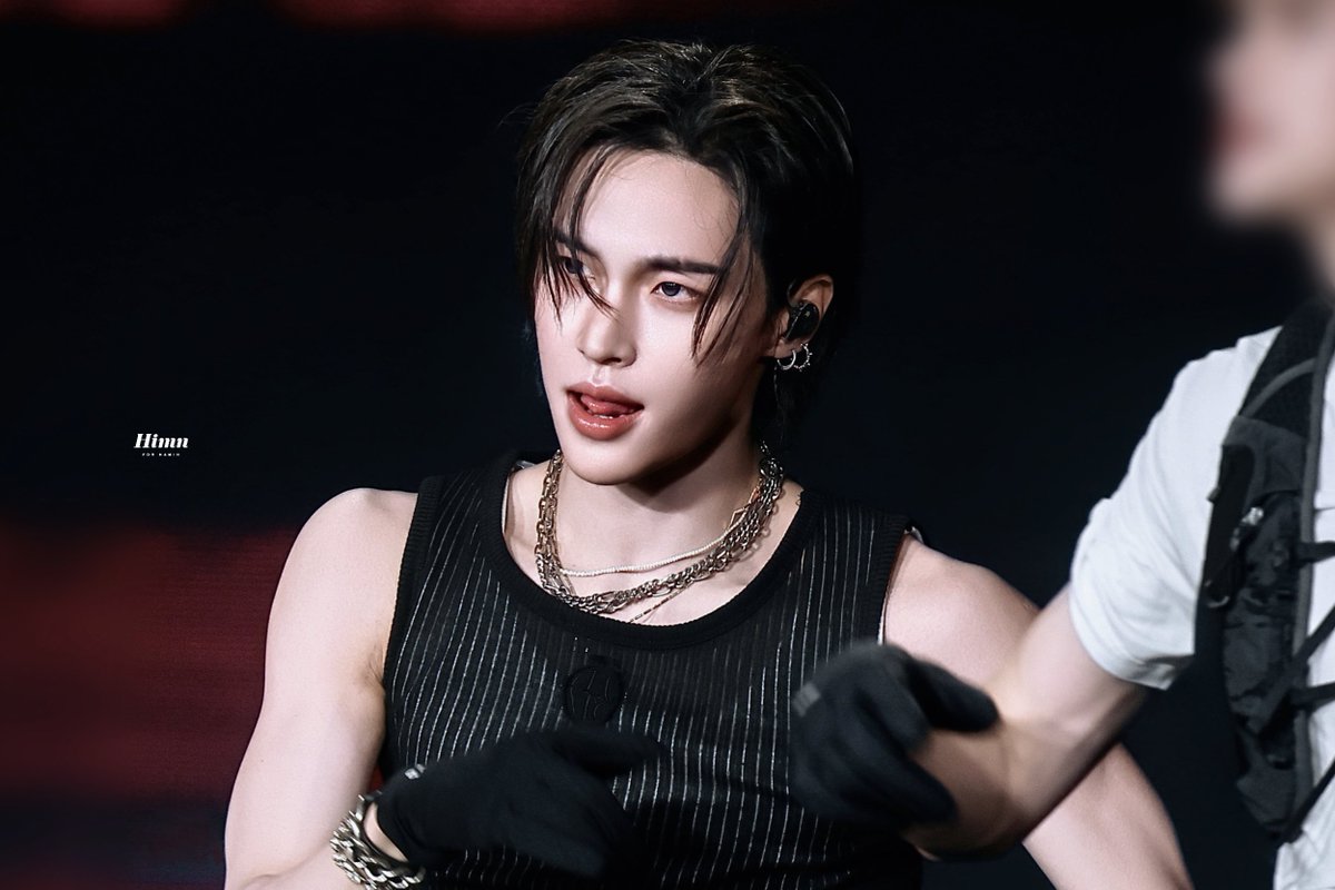 𝐻𝑖𝑚𝑛 tweet media