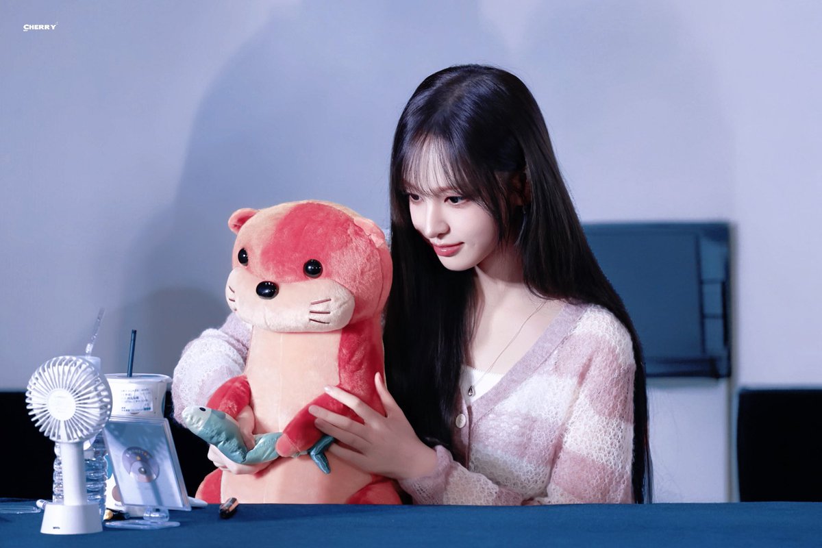 Cherry_44520's tweet photo. Happy April Fool's Day

#리즈 #LIZ #リズ #아이브 #IVE #AprilFoolsDay https://t.co/10apbza10s