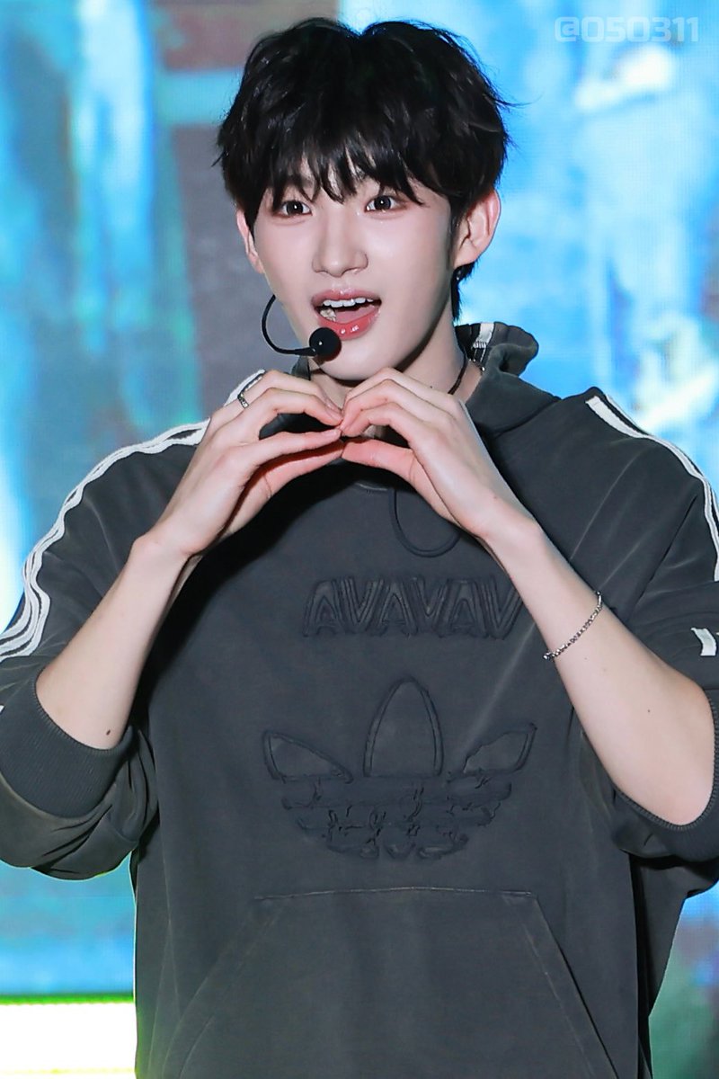 롱롱 tweet media