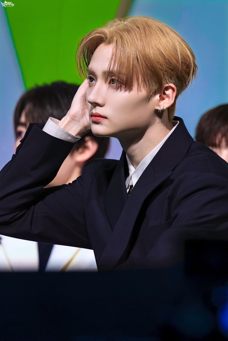 𝔨𝔬♱𝔫 tweet media