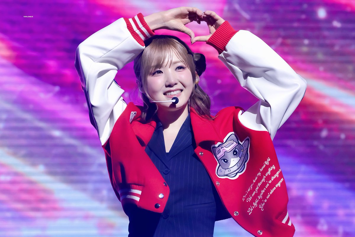 𝒕𝒓𝒊𝒂𝒏𝒈𝒍𝒆🩵🩷 tweet media