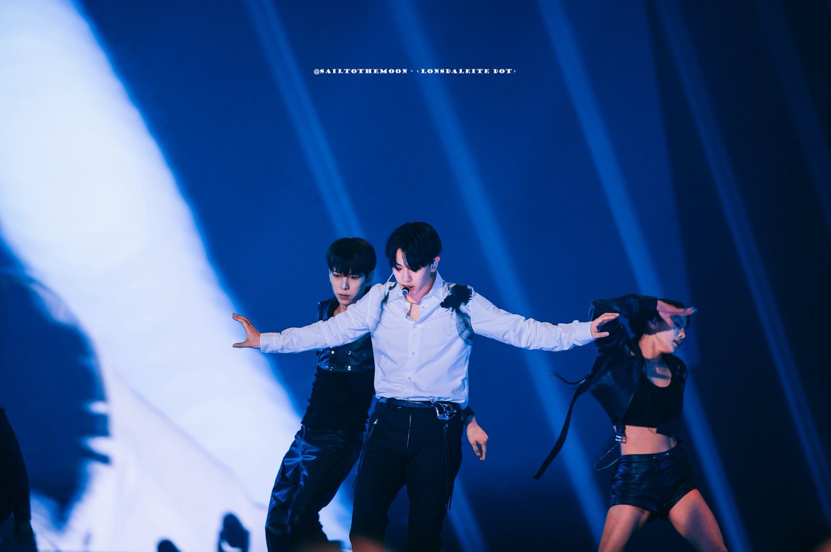 sail to the moon tweet media