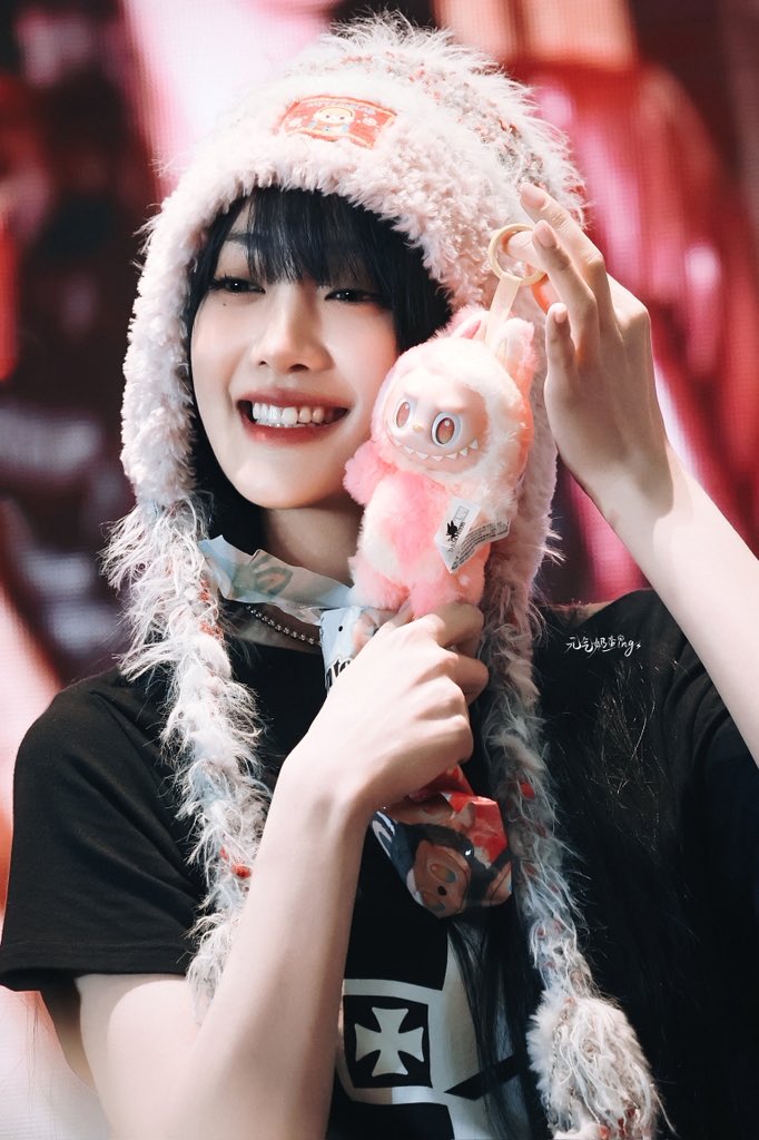 Nicha_Shaking97's tweet photo. 𝐇𝐚𝐩𝐩𝐲 𝐀𝐩𝐫𝐢𝐥 𝐅𝐨𝐨𝐥𝐬' 𝐃𝐚𝐲

250607 这家伙拆个盲盒给的情绪价值都老足了

#아이들 #IDLE #MINNIE
#민니 #มินนี่ #ミンニ https://t.co/jZNOaqqlSQ