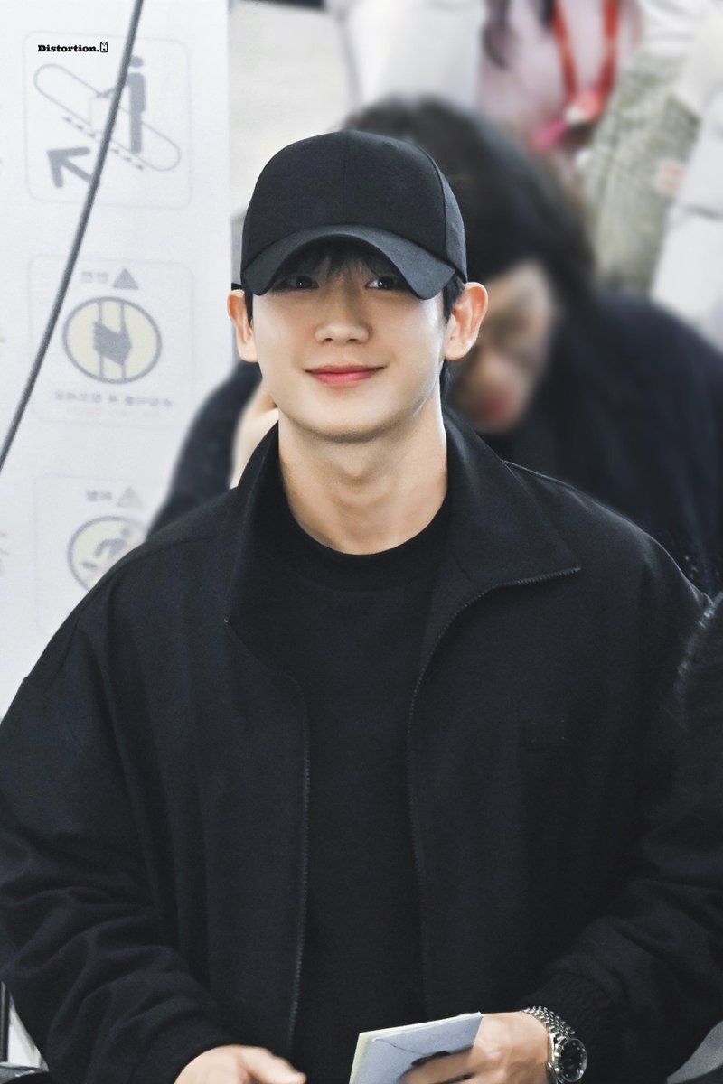 Distortion. tweet media