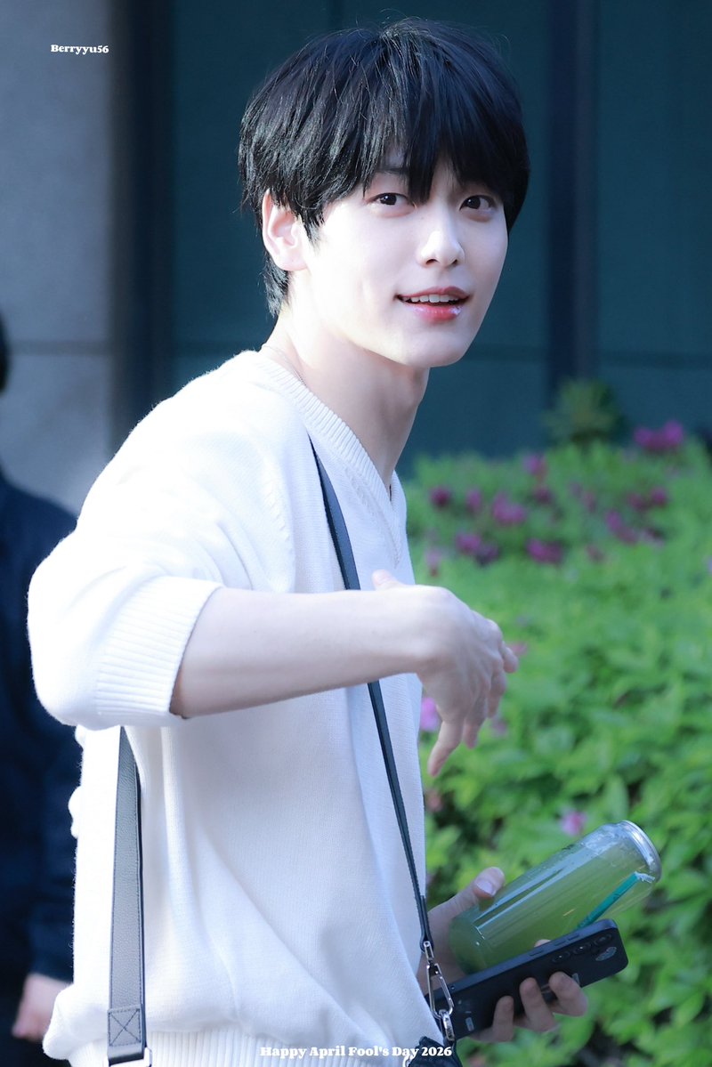 Berryyu56 tweet media