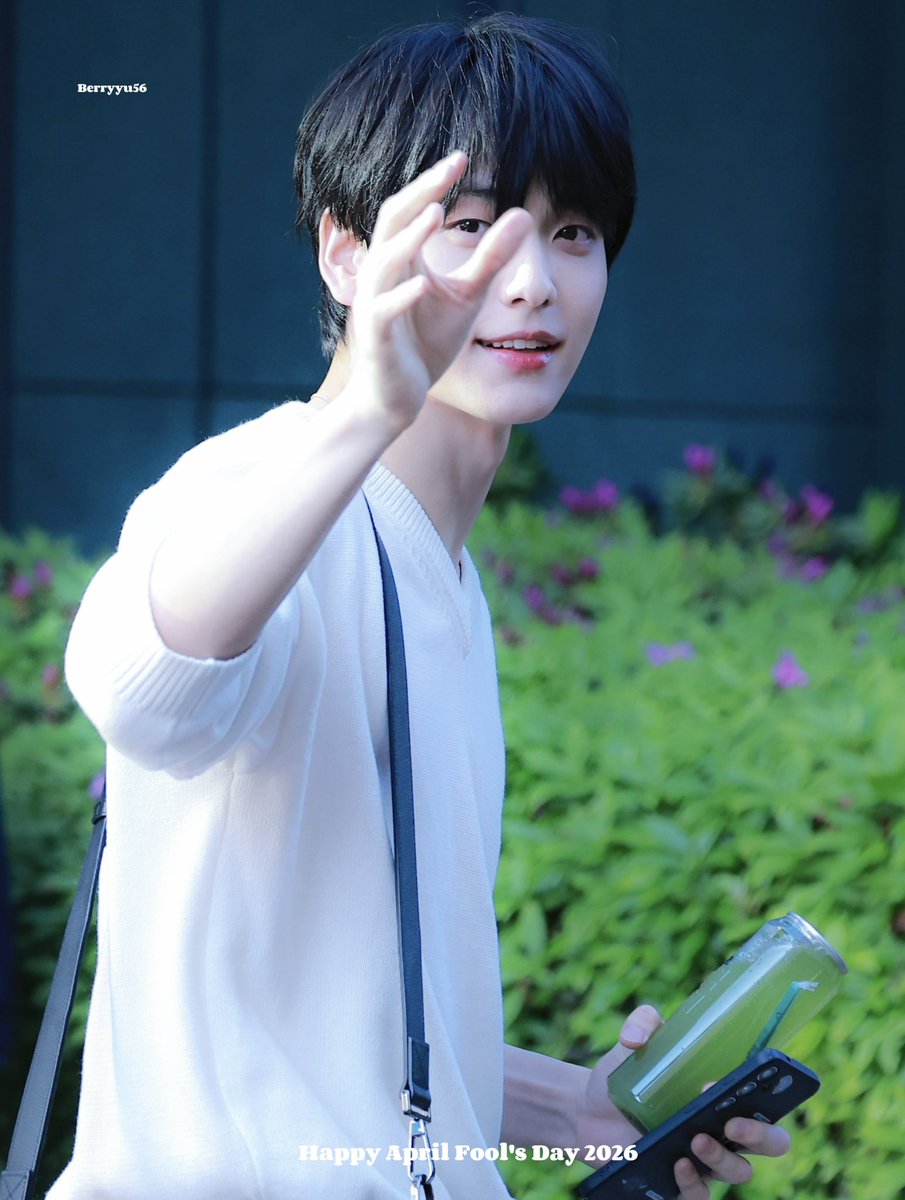 Berryyu56 tweet media