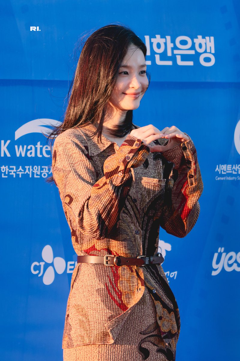 리 tweet media