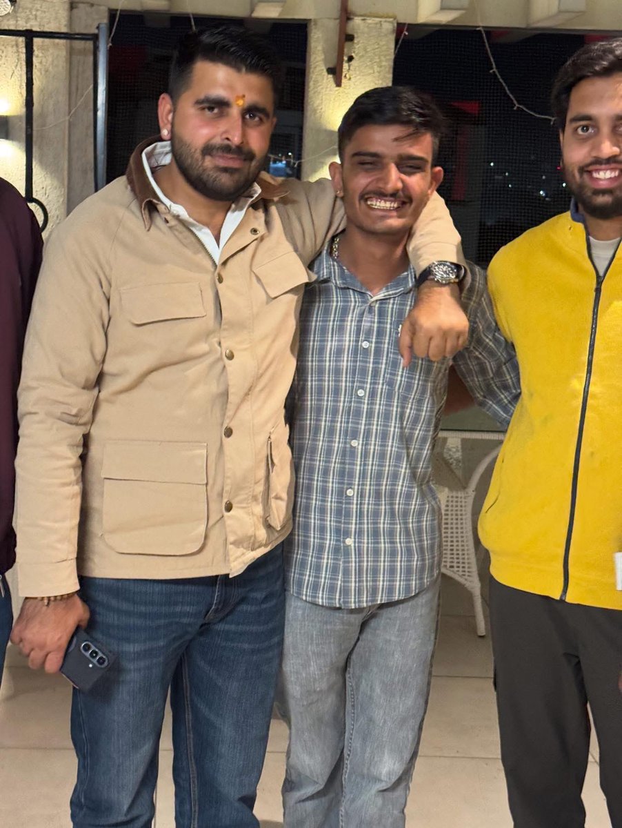 Dinesh Singh रावणा tweet media