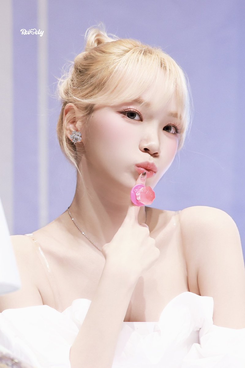 𝐑𝐞𝐢𝐯𝐞𝐥𝐲 tweet media