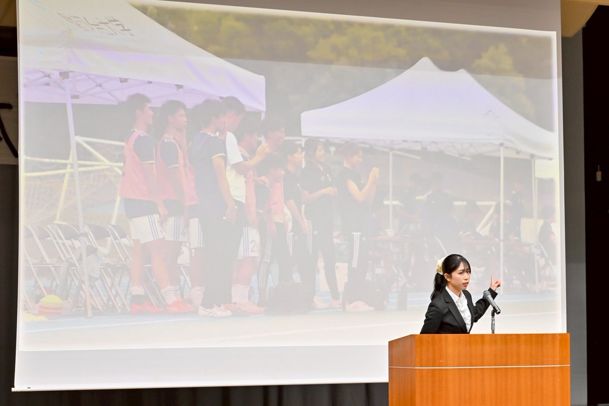 momo26722876's tweet photo. 3月28日
文教大学体育会サッカー部を卒部しました。

5年前、文教大学だけを見て必死に勉強していた自分にありがとうと伝えたい。
そしてここで、出会えた皆さんには感謝と愛を伝えたい。

「本気」だからこそ見えた景色は、とても素敵なものでした。

また素敵な景色を探しに行ってきます。 https://t.co/CIzo9i66NY