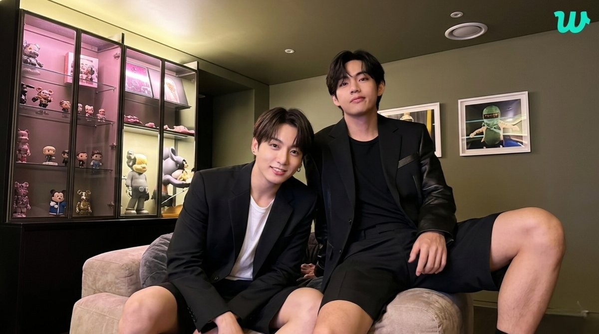 OMGGGGGGG LOOK AT THIS GUY'S TAEKOOK ARE LIVE 😭😭😭😭😭😭😭😭😭😭😭😭😭😭

🔗 weverse.io/bts/live/1-105…