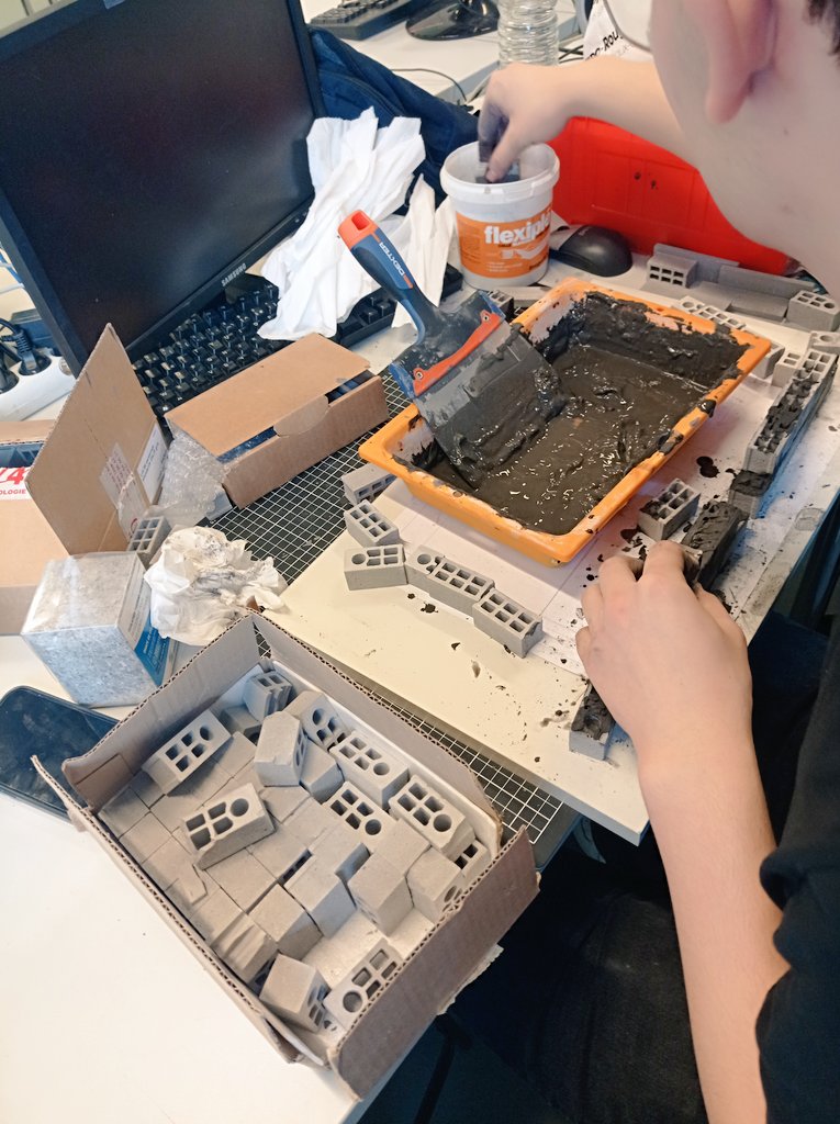 H_AMAROUCHE's tweet photo. Mes élèves de Terminale STI2D ont conçu une maison bioclimatique, isolée et intelligente : orientation du bâti, matériaux biosourcés, apports solaires passifs, domotique et ENR. Un projet qui donne tout son sens à la spécialité AC ! 
#STI2D #TransitionÉnergétique #Domotique #EDD https://t.co/cnw5x06m5w