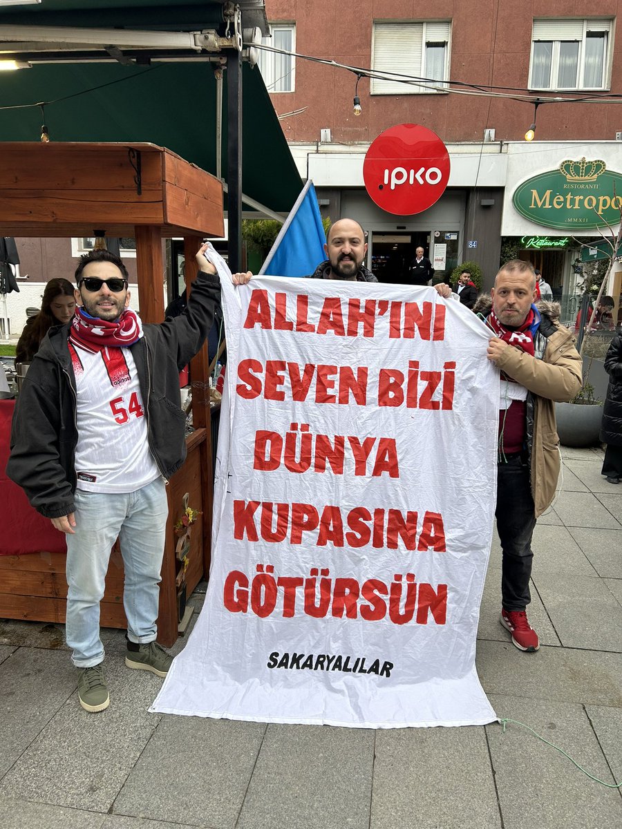 Sülü tweet media