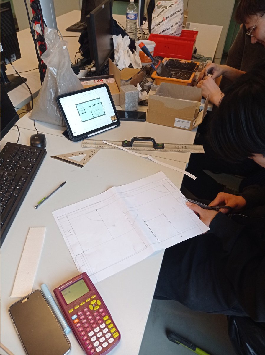 H_AMAROUCHE's tweet photo. Mes élèves de Terminale STI2D ont conçu une maison bioclimatique, isolée et intelligente : orientation du bâti, matériaux biosourcés, apports solaires passifs, domotique et ENR. Un projet qui donne tout son sens à la spécialité AC ! 
#STI2D #TransitionÉnergétique #Domotique #EDD https://t.co/cnw5x06m5w