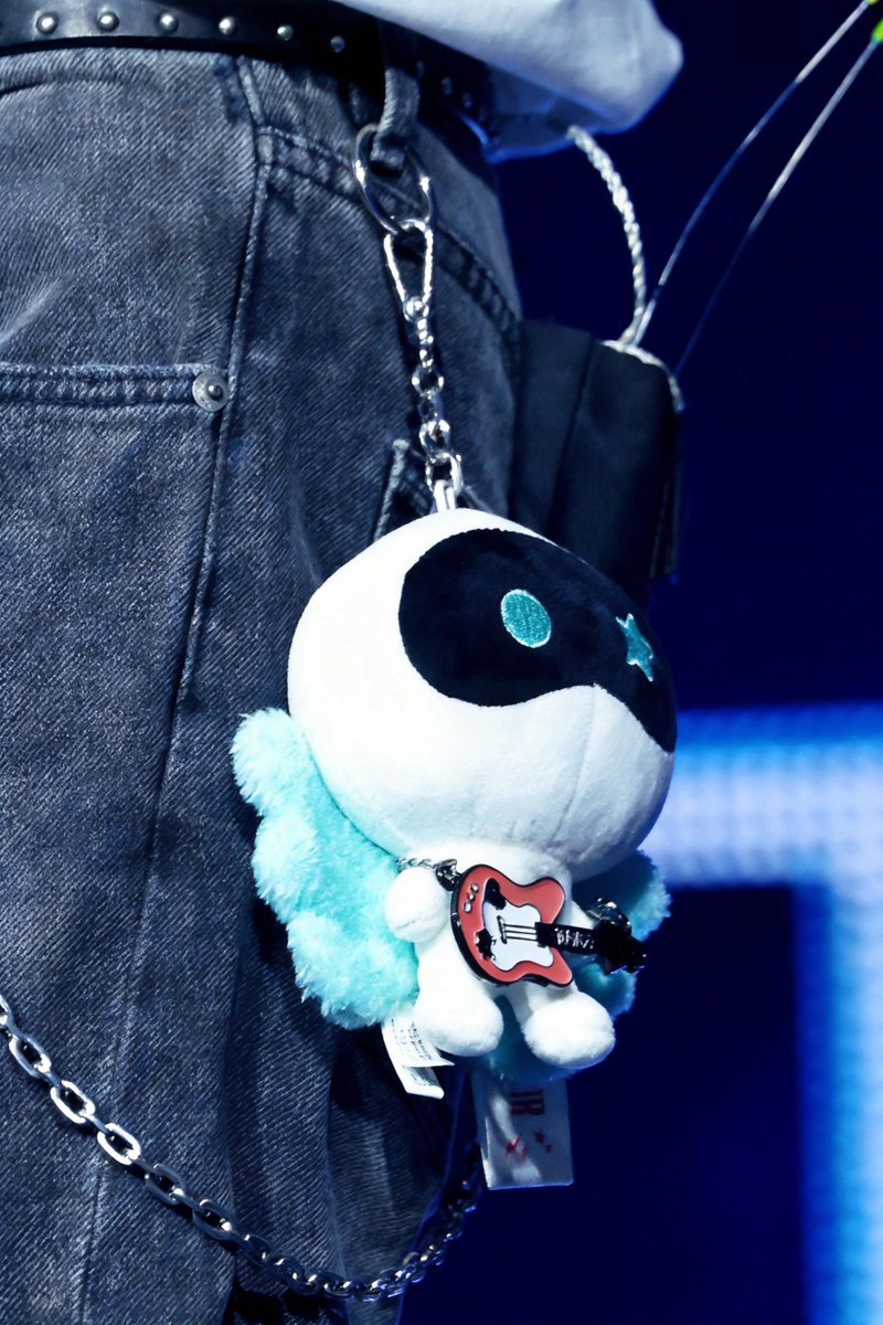 A LITTLE BRAVER 🐬 tweet media