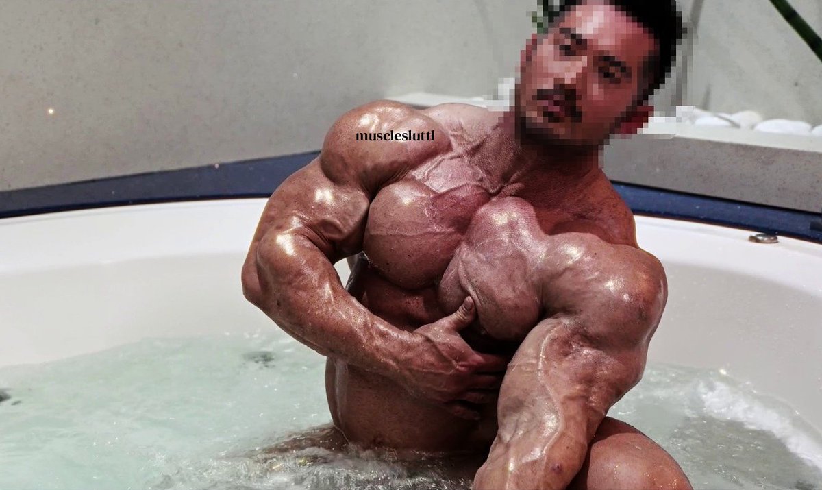 MuscleSlut tweet media