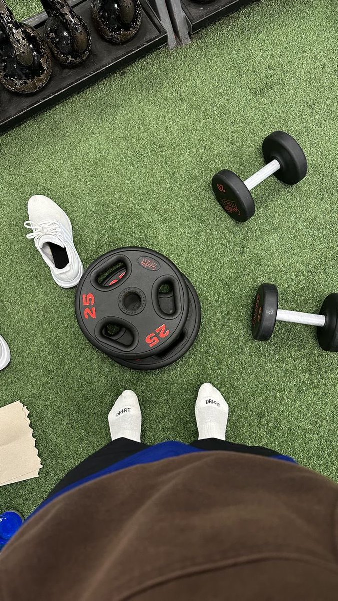 𝒁ee🦇 tweet media