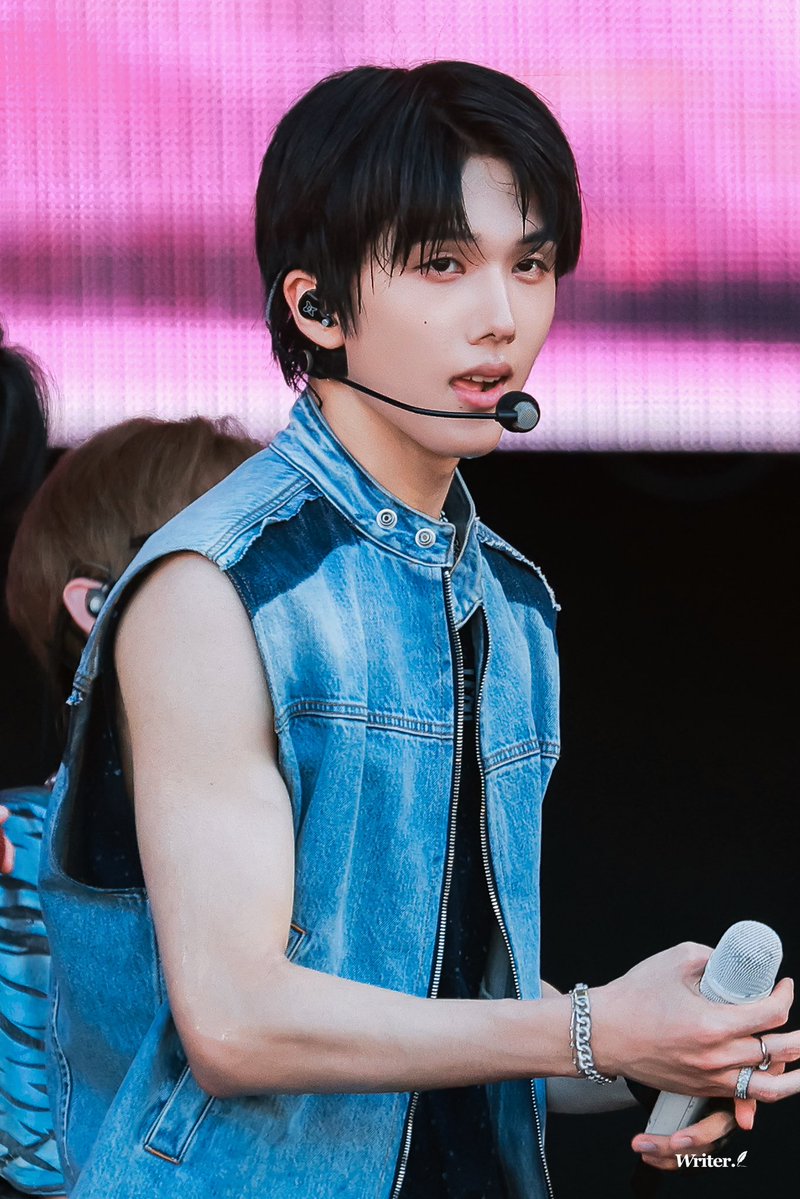 𝑾𝐫𝐢𝐭𝐞𝐫. tweet media