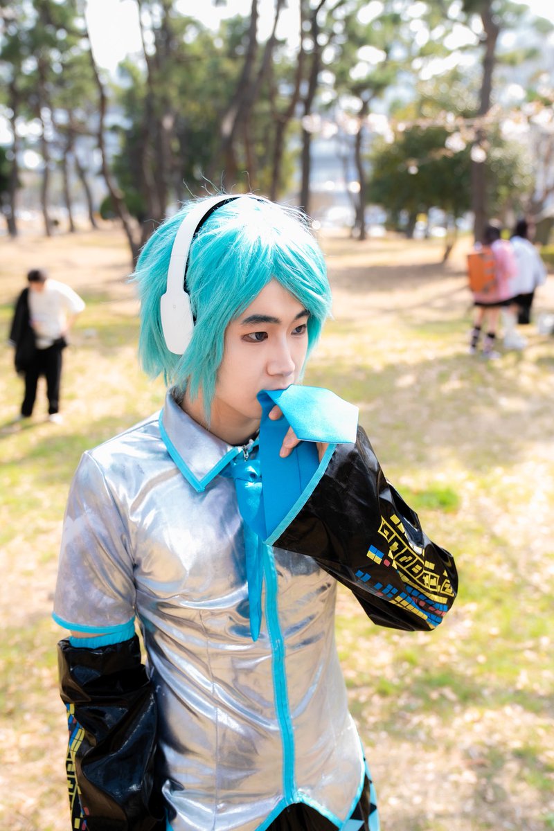 헌이씌 tweet media