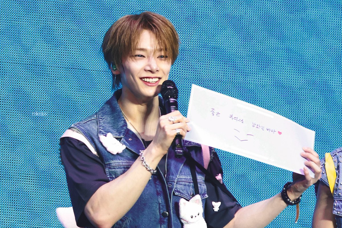 𝘮𝘰𝘯𝘨. tweet media